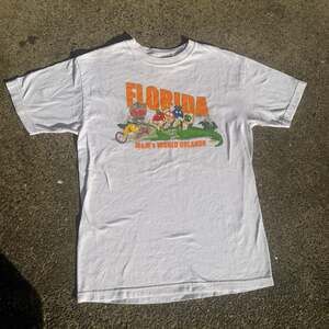Vintage M&M's World Orlando Florida Gator Tours White Graphic T-Shirt
